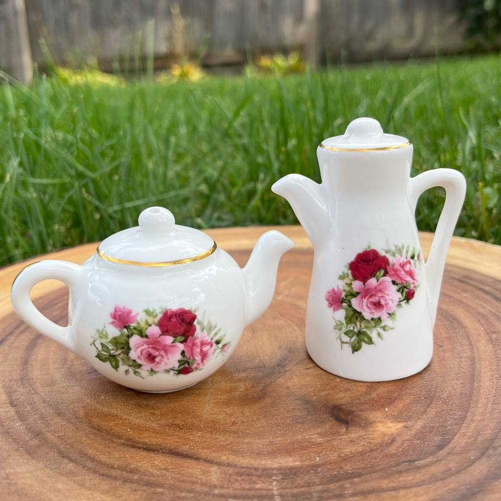 Teapot Salt and Pepper Shakers